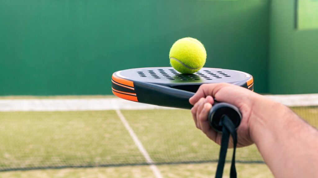 racchetta-padel-e-pallina
