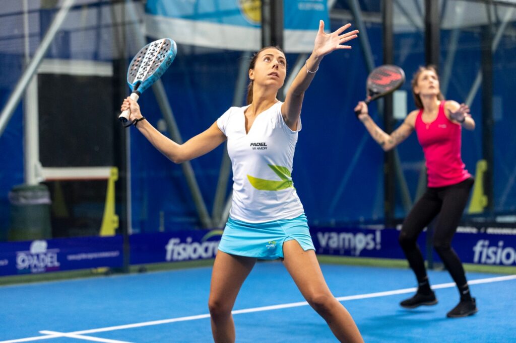 Giocatrici di padel in allenamento